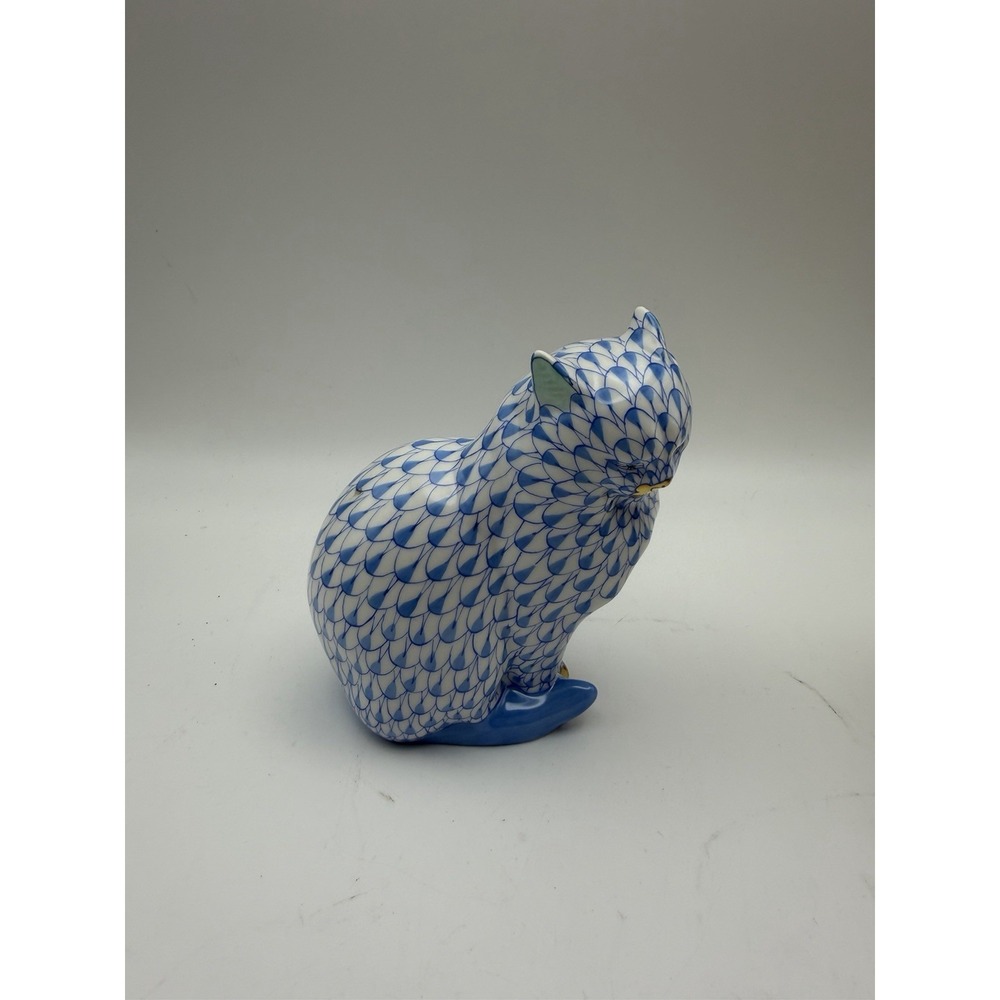 Herend Blue Fishnet 4 1/2" Figurine 5283 "CAT SITTING"